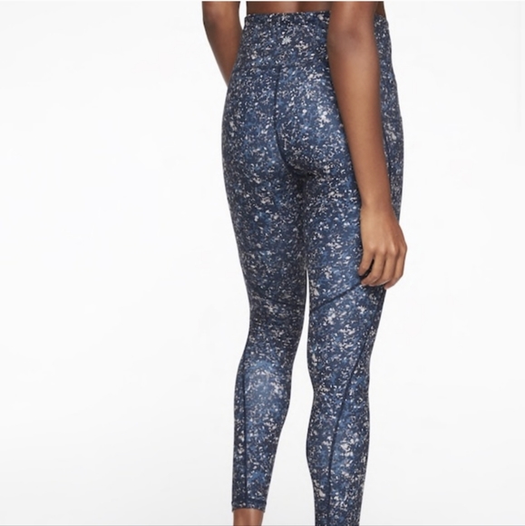 athleta salutation stash pocket legging / tight - Picture 2 of 7